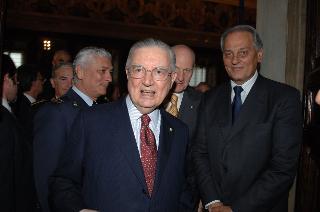 Carlo Azeglio Ciampi saluta il personale civile e militare del Segretariato Generale della Presidenza della Repubblica