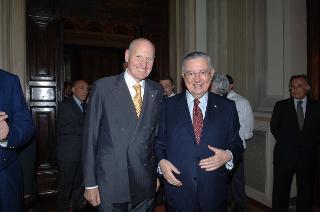 Carlo Azeglio Ciampi saluta il personale civile e militare del Segretariato Generale della Presidenza della Repubblica