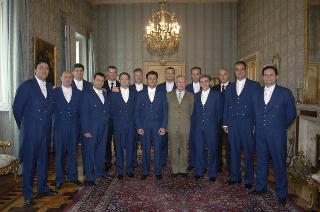 Il Segretario generale della Presidenza della Repubblica Italiana, Gaetano Gifuni, saluta gli staffieri del Quirinale
