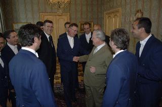 Il Segretario generale della Presidenza della Repubblica Italiana, Gaetano Gifuni, saluta gli staffieri del Quirinale