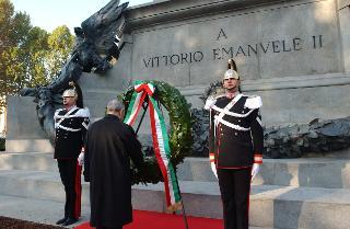 Torino 140 unità nazionale. Visita al Castello Cavour per deporre una corona d'alloro sulla tomba di Camillo Benso conte di Cavour 19-20 nov 2001