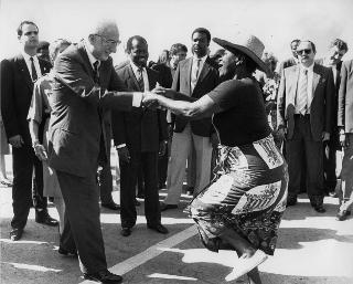Il Presidente della Repubblica Francesco Cossiga durate il suo viaggio in Africa. Mozambico (5-10 febbraio 1989)