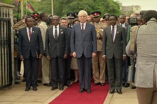 Il Presidente della Repubblica Francesco Cossiga durate il suo viaggio in Africa. Kenia (5-10 febbraio 1989)