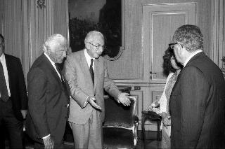 Incontro del Presidente della Repubblica Francesco Cossiga con Henry Kissinger, accompagnato dall'Avv. Gianni Agnelli, Presidente della FIAT.
