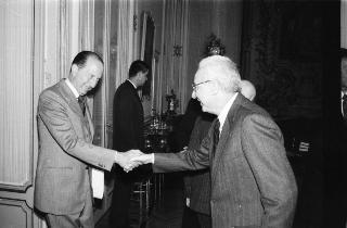 Il Presidente della Repubblica Francesco Cossiga riceve in udienza l'on. Giuseppe Alessi, Presidente dell'Istituto dell'Enciclopedia Italiana, con i componenti del Consiglio d'Amministrazione dell'Istituto: per la presentazione della "Enciclopedia Giuridica"