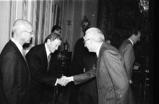 Il Presidente della Repubblica Francesco Cossiga riceve in udienza l'on. Giuseppe Alessi, Presidente dell'Istituto dell'Enciclopedia Italiana, con i componenti del Consiglio d'Amministrazione dell'Istituto: per la presentazione della "Enciclopedia Giuridica"
