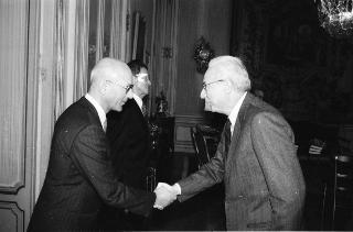 Il Presidente della Repubblica Francesco Cossiga riceve in udienza l'on. Giuseppe Alessi, Presidente dell'Istituto dell'Enciclopedia Italiana, con i componenti del Consiglio d'Amministrazione dell'Istituto: per la presentazione della "Enciclopedia Giuridica"
