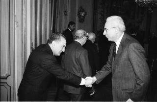 Il Presidente della Repubblica Francesco Cossiga riceve in udienza l'on. Giuseppe Alessi, Presidente dell'Istituto dell'Enciclopedia Italiana, con i componenti del Consiglio d'Amministrazione dell'Istituto: per la presentazione della "Enciclopedia Giuridica"