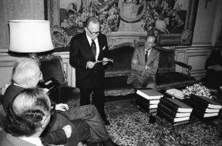 Il Presidente della Repubblica Francesco Cossiga riceve in udienza l'on. Giuseppe Alessi, Presidente dell'Istituto dell'Enciclopedia Italiana, con i componenti del Consiglio d'Amministrazione dell'Istituto: per la presentazione della "Enciclopedia Giuridica"