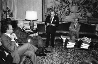 Il Presidente della Repubblica Francesco Cossiga riceve in udienza l'on. Giuseppe Alessi, Presidente dell'Istituto dell'Enciclopedia Italiana, con i componenti del Consiglio d'Amministrazione dell'Istituto: per la presentazione della "Enciclopedia Giuridica"