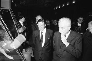 Intervento del Presidente della Repubblica Francesco Cossiga alla cerimonia inaugurale della Mostra "Il Tesoro di San Marco". e successiva visita alla Mostra, allestita nel Salone dei Corazzieri