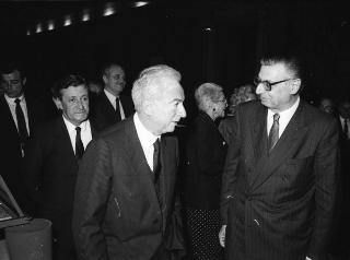 Intervento del Presidente della Repubblica Francesco Cossiga alla cerimonia inaugurale della Mostra "Il Tesoro di San Marco". e successiva visita alla Mostra, allestita nel Salone dei Corazzieri