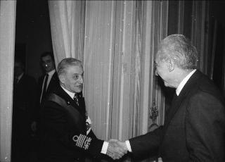 Il Presidente della Repubblica Francesco Cossiga riceve la visita di congedo dell'ammiraglio Cesare Pellini