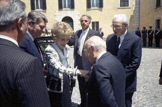 Incontro a Castelporziano e colazione privata del Presidente della Repubblica Francesco Cossiga  con il Presidente degli Stati Uniti d'America Donald Regan e la Signora Regan. In occasione del Vertice G7 tenutosi a Venezia nel 1987.