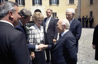 Incontro a Castelporziano e colazione privata del Presidente della Repubblica Francesco Cossiga  con il Presidente degli Stati Uniti d'America Donald Regan e la Signora Regan. In occasione del Vertice G7 tenutosi a Venezia nel 1987.