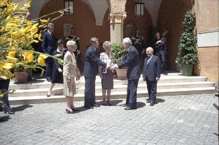 Incontro a Castelporziano e colazione privata del Presidente della Repubblica Francesco Cossiga  con il Presidente degli Stati Uniti d'America Donald Regan e la Signora Regan. In occasione del Vertice G7 tenutosi a Venezia nel 1987.