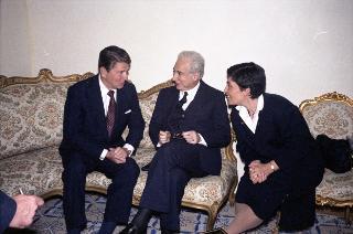Incontro a Castelporziano e colazione privata del Presidente della Repubblica Francesco Cossiga  con il Presidente degli Stati Uniti d'America Donald Regan e la Signora Regan. In occasione del Vertice G7 tenutosi a Venezia nel 1987.