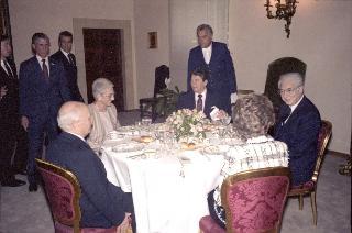 Incontro a Castelporziano e colazione privata del Presidente della Repubblica Francesco Cossiga  con il Presidente degli Stati Uniti d'America Donald Regan e la Signora Regan. In occasione del Vertice G7 tenutosi a Venezia nel 1987.