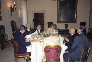 Incontro a Castelporziano e colazione privata del Presidente della Repubblica Francesco Cossiga  con il Presidente degli Stati Uniti d'America Donald Regan e la Signora Regan. In occasione del Vertice G7 tenutosi a Venezia nel 1987.