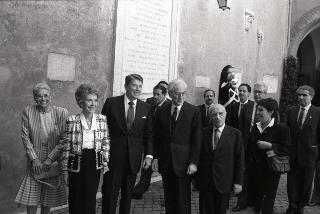 Incontro a Castelporziano e colazione privata del Presidente della Repubblica Francesco Cossiga  con il Presidente degli Stati Uniti d'America Donald Regan e la Signora Regan. In occasione del Vertice G7 tenutosi a Venezia nel 1987.