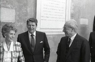Incontro a Castelporziano e colazione privata del Presidente della Repubblica Francesco Cossiga  con il Presidente degli Stati Uniti d'America Donald Regan e la Signora Regan. In occasione del Vertice G7 tenutosi a Venezia nel 1987.