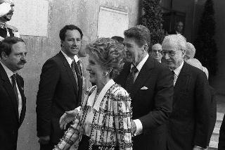 Incontro a Castelporziano e colazione privata del Presidente della Repubblica Francesco Cossiga  con il Presidente degli Stati Uniti d'America Donald Regan e la Signora Regan. In occasione del Vertice G7 tenutosi a Venezia nel 1987.