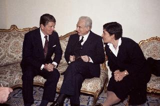 Incontro a Castelporziano e colazione privata del Presidente della Repubblica Francesco Cossiga  con il Presidente degli Stati Uniti d'America Donald Regan e la Signora Regan. In occasione del Vertice G7 tenutosi a Venezia nel 1987.