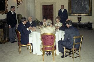 Incontro a Castelporziano e colazione privata del Presidente della Repubblica Francesco Cossiga  con il Presidente degli Stati Uniti d'America Donald Regan e la Signora Regan. In occasione del Vertice G7 tenutosi a Venezia nel 1987.