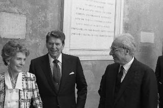 Incontro a Castelporziano e colazione privata del Presidente della Repubblica Francesco Cossiga  con il Presidente degli Stati Uniti d'America Donald Regan e la Signora Regan. In occasione del Vertice G7 tenutosi a Venezia nel 1987.