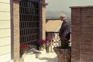 Visita privata del Presidente della Repubblica Francesco Cossiga a Torrita Tiberina presso la tomba di Aldo Moro