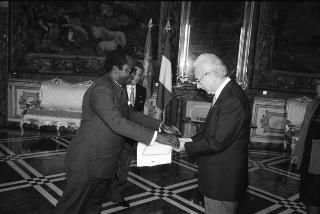 Sua Eccellenza Mananga Dintoka Pholo, nuovo Ambasciatore della Repubblica dello Zaire: presentazione delle Lettere Credenziali.