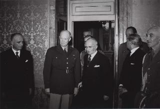 Il Presidente della Repubblica Luigi Einaudi a colloquio con  il Generale  Dwight David Eisenhower