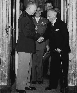 Il Presidente della Repubblica Luigi Einaudi a colloquio con  il Generale  Dwight David Eisenhower