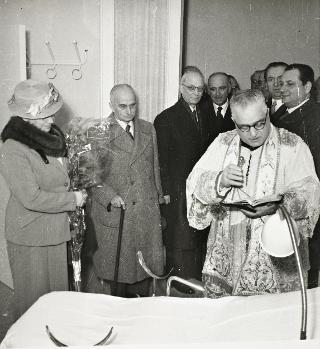 Il Presidente della Repubblica Luigi Einaudi in visita presso l'Ambulatorio ENPAS al Quirinale