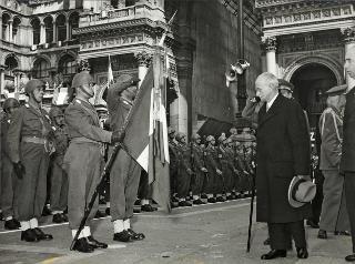 Intervento del Presidente della Repubblica Luigi Einaudi e della Signora Ida Einaudi alla celebrazione nazionale del X anniversario della Liberazione