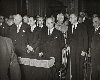 Intervento del Presidente della Repubblica Luigi Einaudi e della Signora Ida Einaudi ai funerali dell'onorevole Alcide De Gasperi