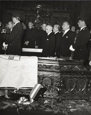 Intervento del Presidente della Repubblica Luigi Einaudi e della Signora Ida Einaudi ai funerali dell'onorevole Alcide De Gasperi