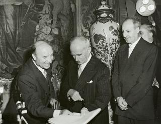 Il Presidente della Repubblica Luigi Einaudi alla Comunicazione del Governo della ricongiunzione  di Trieste all'Italia