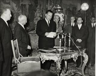 Il Presidente della Repubblica Luigi Einaudi alla Comunicazione del Governo della ricongiunzione  di Trieste all'Italia