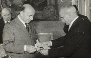 Il Presidente della Repubblica Luigi Einaudi riceve in udienza il Comitato nazionale per il soccorso invernale