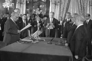 Il Presidente della Repubblica Giovanni Gronchi alla cerimonia di giuramento dei ministri per il  II Governo Fanfani