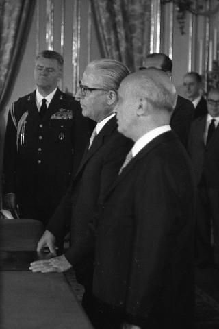 Il Presidente della Repubblica Giovanni Gronchi alla cerimonia di giuramento dei ministri per il  II Governo Fanfani