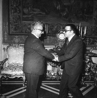 Il Presidente della Repubblica Giovanni Leone con Francesco Paolo Bonifacio nuovo Presidente della Corte costituzionale