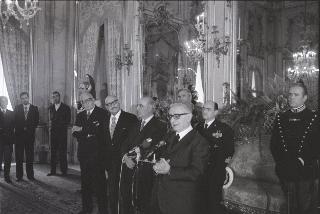 II Presidente della Repubblica Giovanni Leone con il sen. Giacinto Bosco, Vice Presidente del Consiglio superiore della magistratura, con i partecipanti al Convegno dei Magistrati dei Paesi membri della CEE