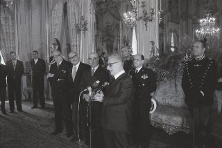 II Presidente della Repubblica Giovanni Leone con il sen. Giacinto Bosco, Vice Presidente del Consiglio superiore della magistratura, con i partecipanti al Convegno dei Magistrati dei Paesi membri della CEE
