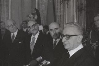 II Presidente della Repubblica Giovanni Leone con il sen. Giacinto Bosco, Vice Presidente del Consiglio superiore della magistratura, con i partecipanti al Convegno dei Magistrati dei Paesi membri della CEE