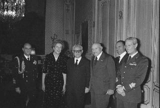 Il Presidente della Repubblica Giovanni Leone consegna le insegne dell'onorificenza di Cavaliere di Gran Croce dell'OMRI all'Ing. Corradino D'Ascanio