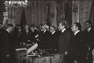 Il Presidente della Repubblica Giovanni Leone durante la Cerimonia del giuramento del nuovo Giudice della Corte costituzionale, Prof. Antonino De Stefano