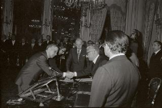 Il Presidente della Repubblica Giovanni Leone durante la Cerimonia del giuramento del nuovo Giudice della Corte costituzionale, Prof. Antonino De Stefano