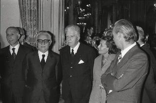 Incontro del Presidente della Repubblica Giovanni Leone con Eugenio Montale  e Carlo De Martino, Presidente dell'Ordine dei Giornalisti della Lombardia in occasione del Premio di giornalismo "Campione d'Italia" per il 1975 e 1976